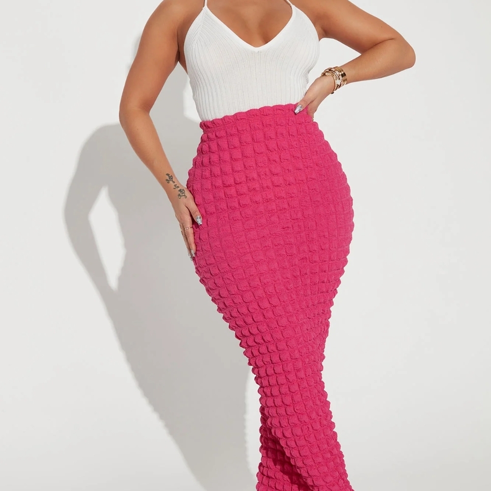 Elegant Pink Textured Skirt